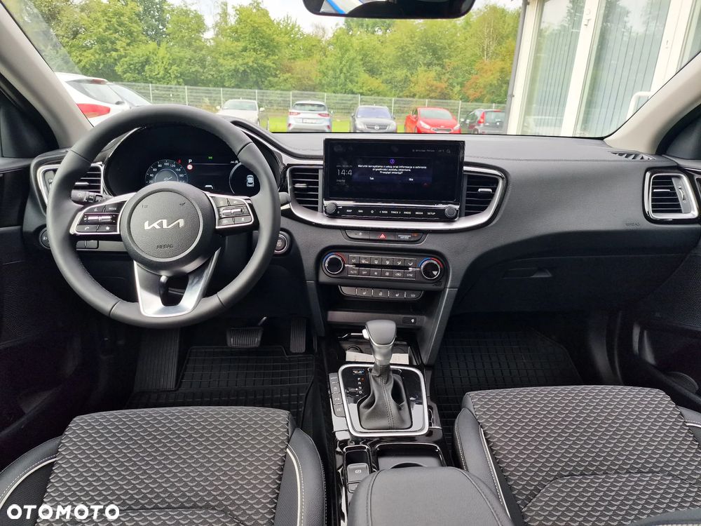 Kia XCeed 1.5 T-GDI Business Line DCT - 4