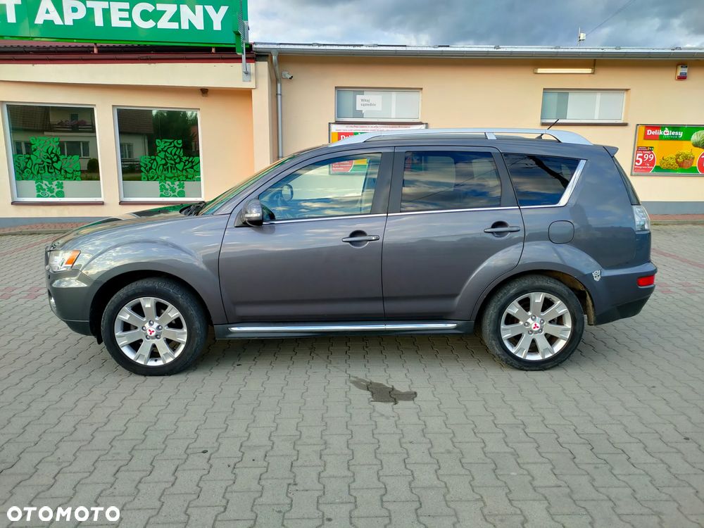 Mitsubishi Outlander - 1