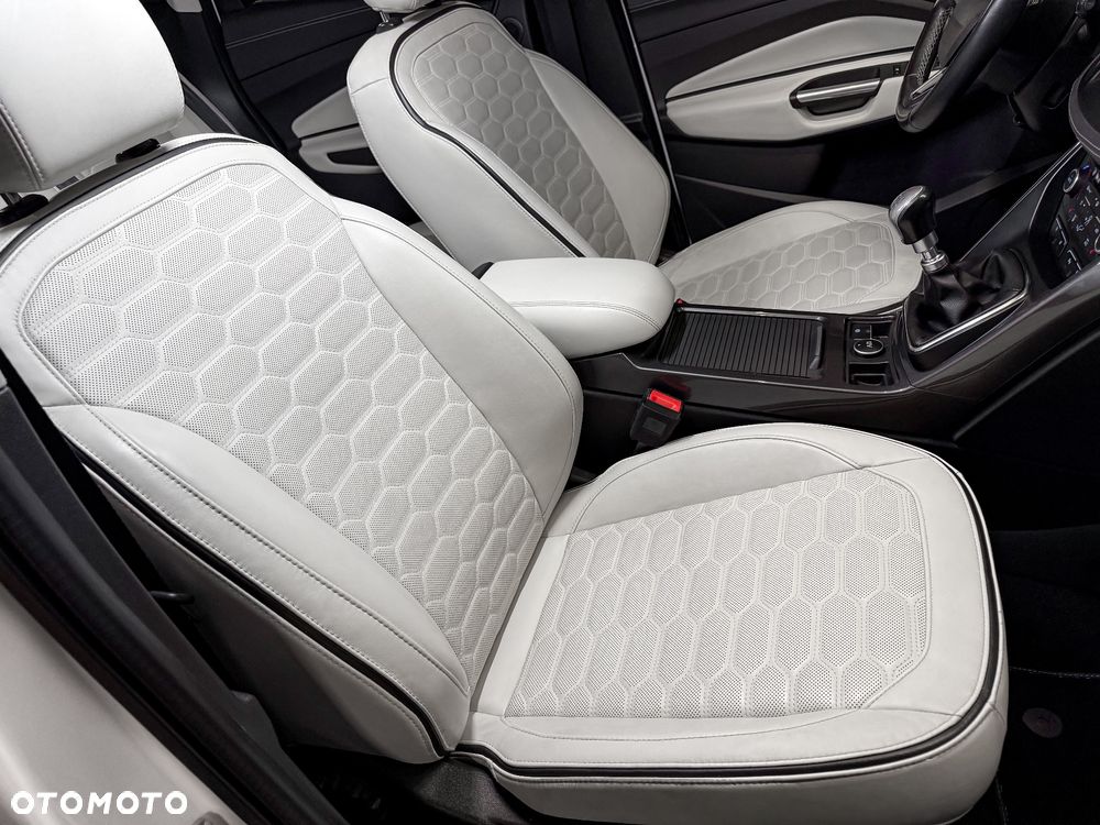 Ford Kuga 2.0 TDCi 4x4 Vignale - 38