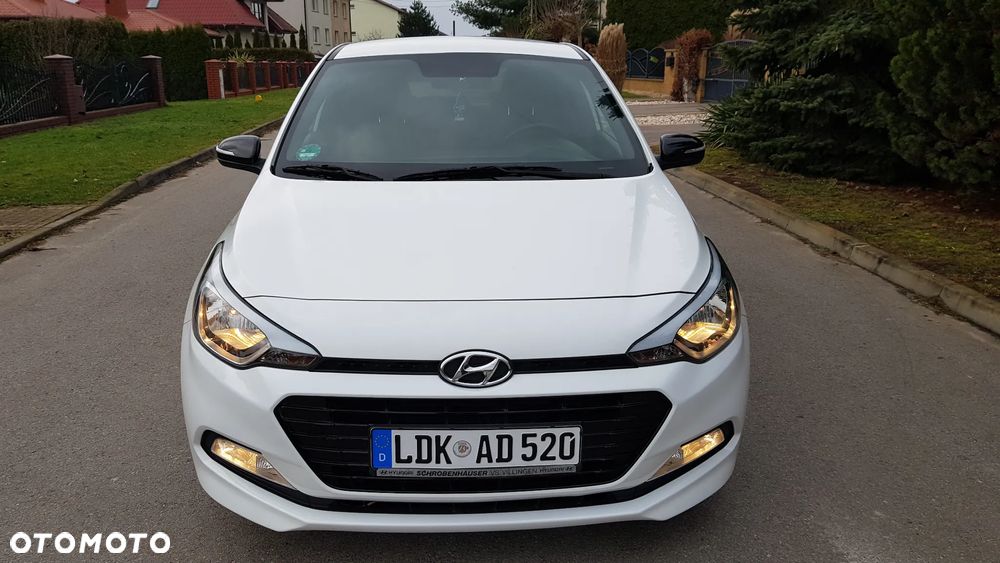 Hyundai i20 blue 1.2 Trend - 17