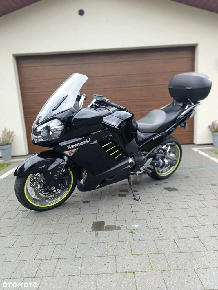 Kawasaki GTR - 14