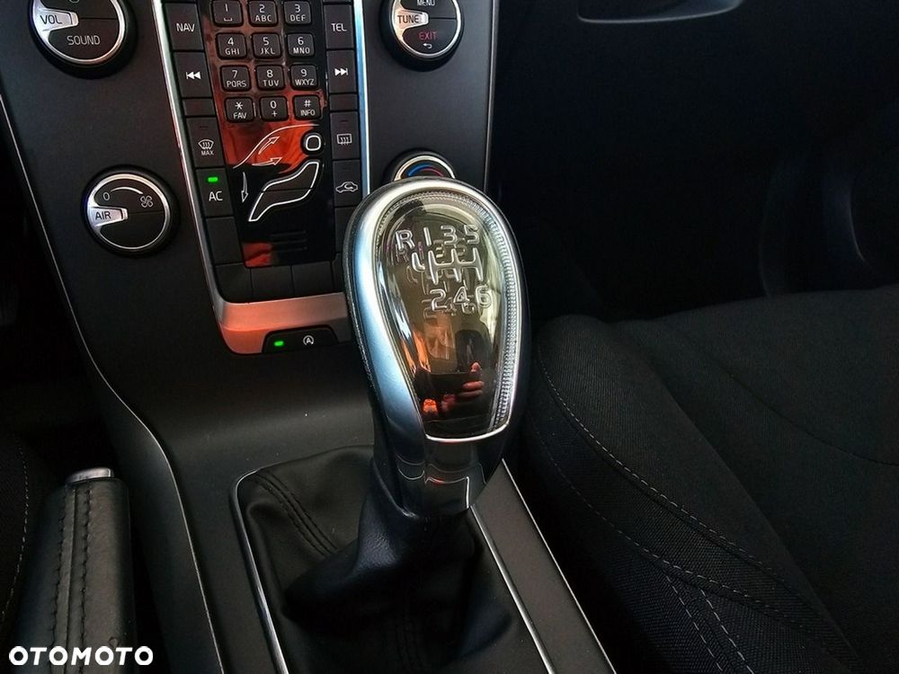 Volvo V40 D2 Momentum - 25