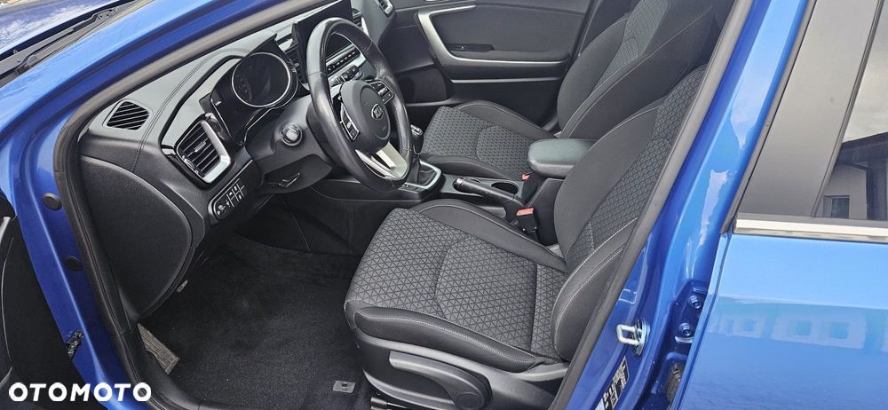 Kia Ceed - 12