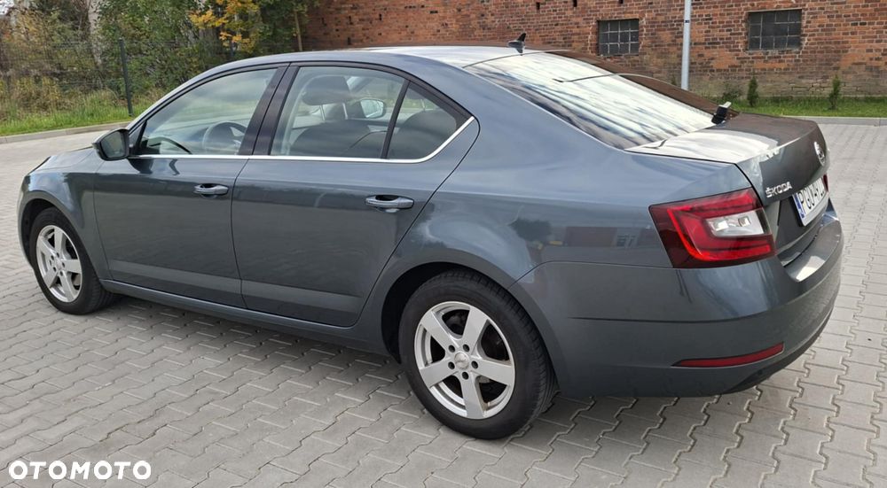 Skoda Octavia 2.0 TDI Style DSG - 4