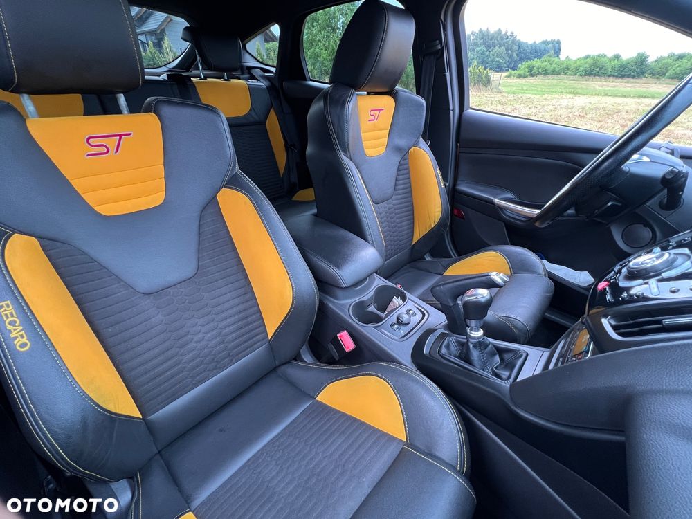 Ford Focus 2.0 EcoBoost ST - 8