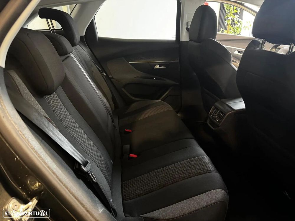 Peugeot 3008 1.2 PureTech Allure Pack EAT8 - 26