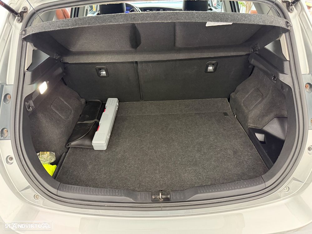 Toyota Auris 1.8 HSD Comfort +P.Sport+Navi - 30