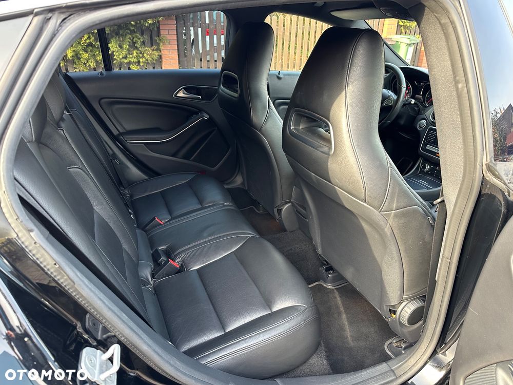 Mercedes-Benz CLA 200 d 4Matic 7G-DCT AMG Line - 29