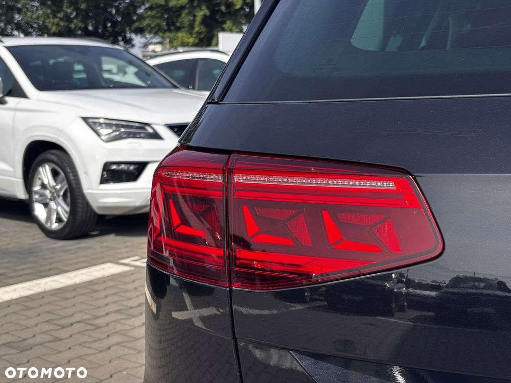 Volkswagen Passat Variant 2.0 TDI SCR Elegance DSG - 11