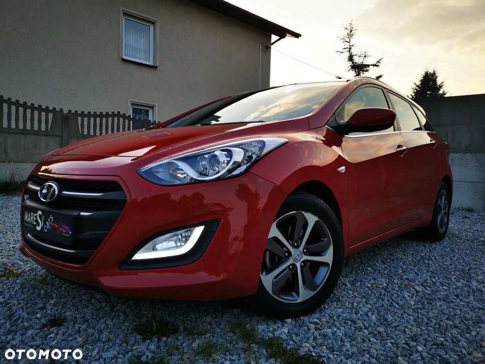 Hyundai i30 blue Kombi 1.6 GDi YES Gold - 24