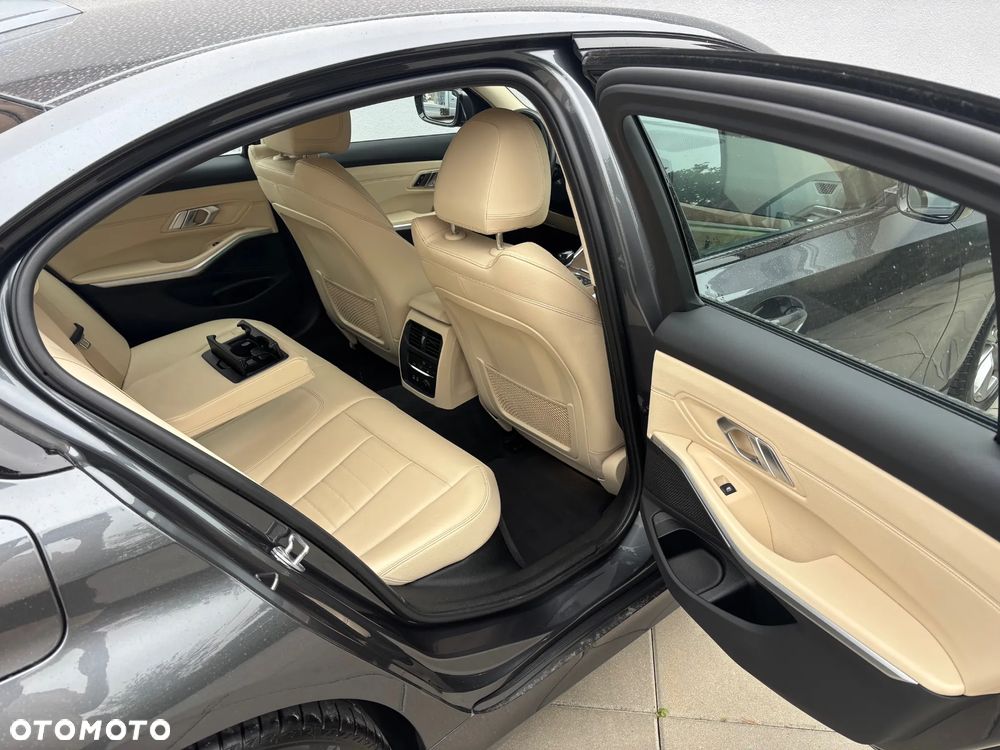 BMW Seria 3 318d Sport Line - 11