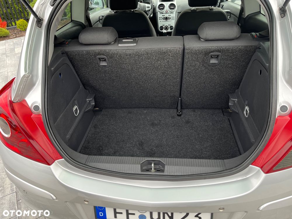 Opel Corsa 1.4 16V Cosmo - 10