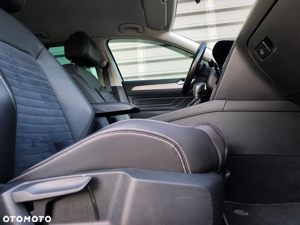 Volkswagen Passat 2.0 TDI Elegance DSG - 39