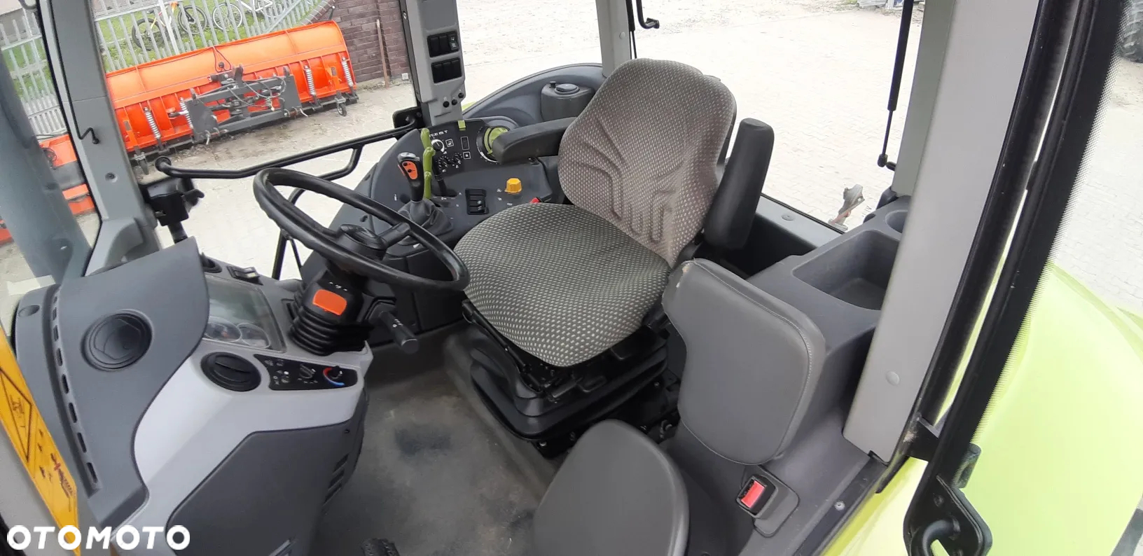 Claas Arion 620 - 9