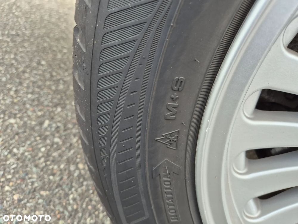 BMW Seria 5 523i - 23