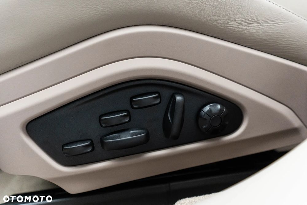 Porsche Panamera 4 E-Hybrid PHEV - 27