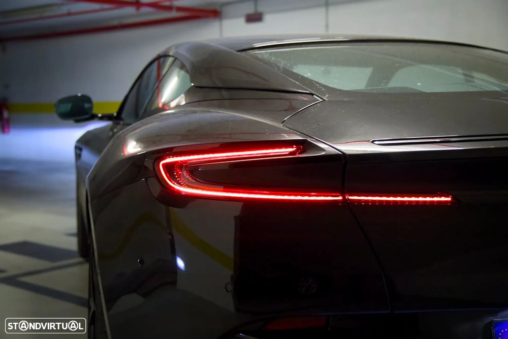 Aston Martin DB12 Coupé V8 - 8