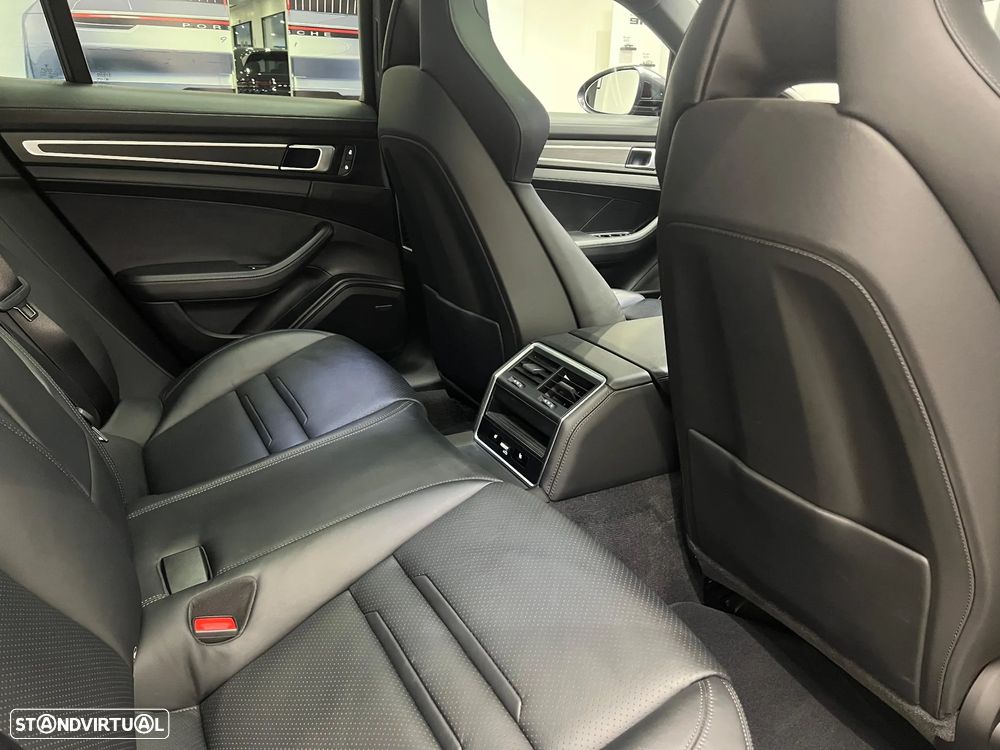 Porsche Panamera - 42