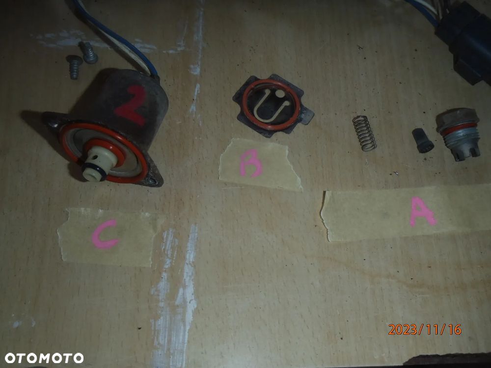 kompresor pompka zawieszenie silniczek  mocowanie tłok głowica zawór czujnik przewód wiązka kostka zbiorniczek range rover sport l320 discovery - 11