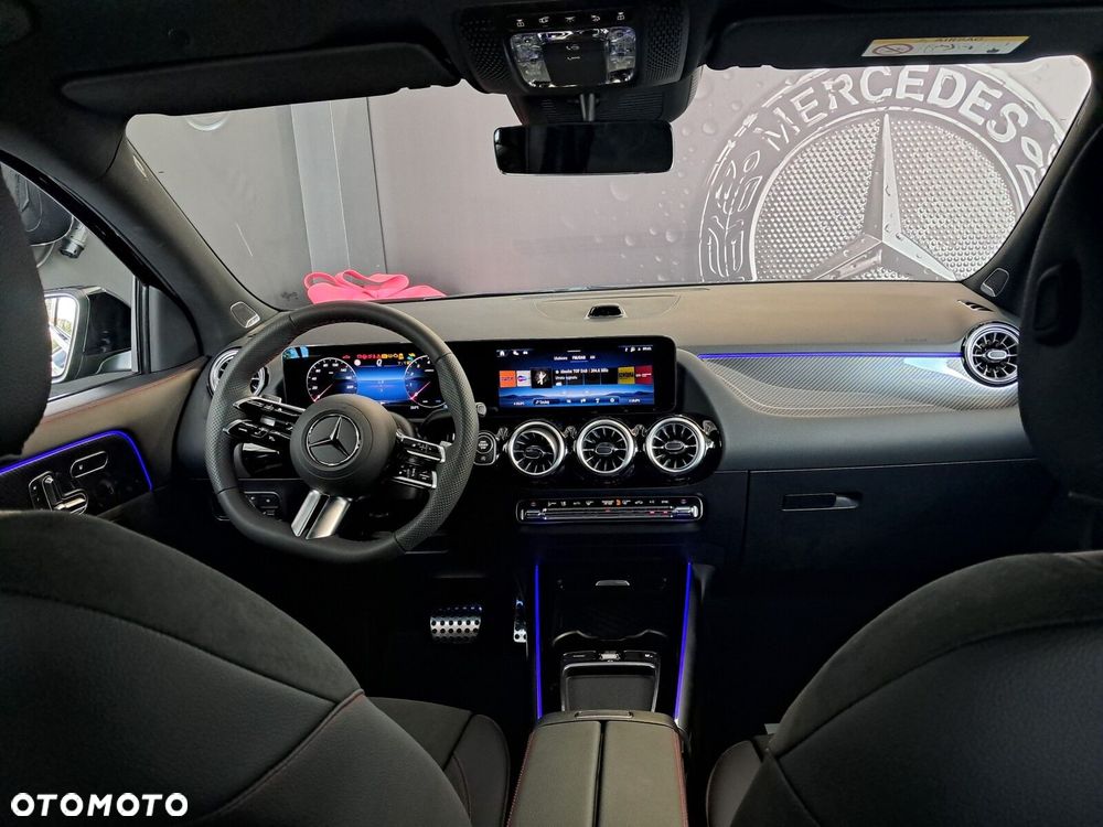 Mercedes-Benz GLA - 32