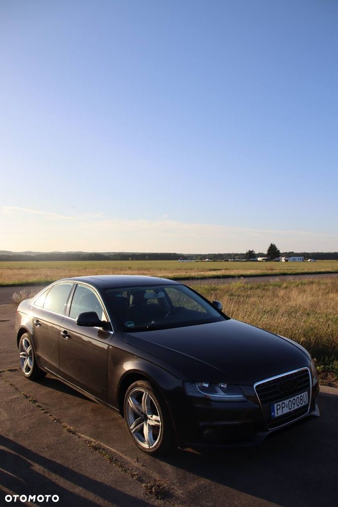 Audi A4 Limousine - 1