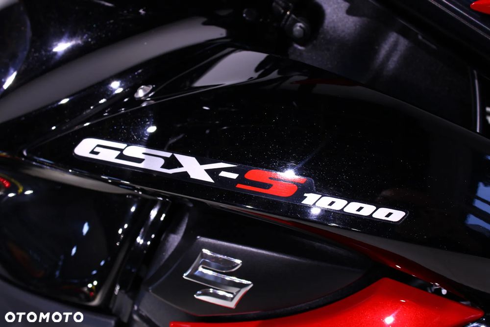 Suzuki GSX - 28