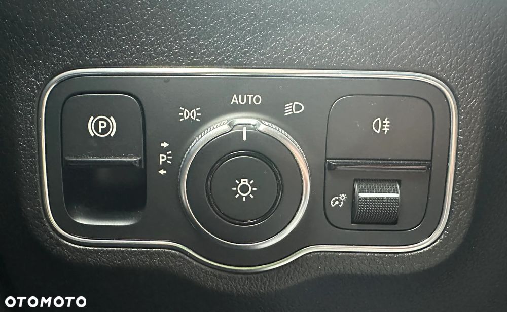 Mercedes-Benz GLB 200 Style 7G-DCT - 16