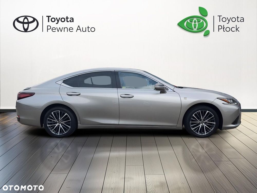 Lexus ES 300h F Sport Design - 8