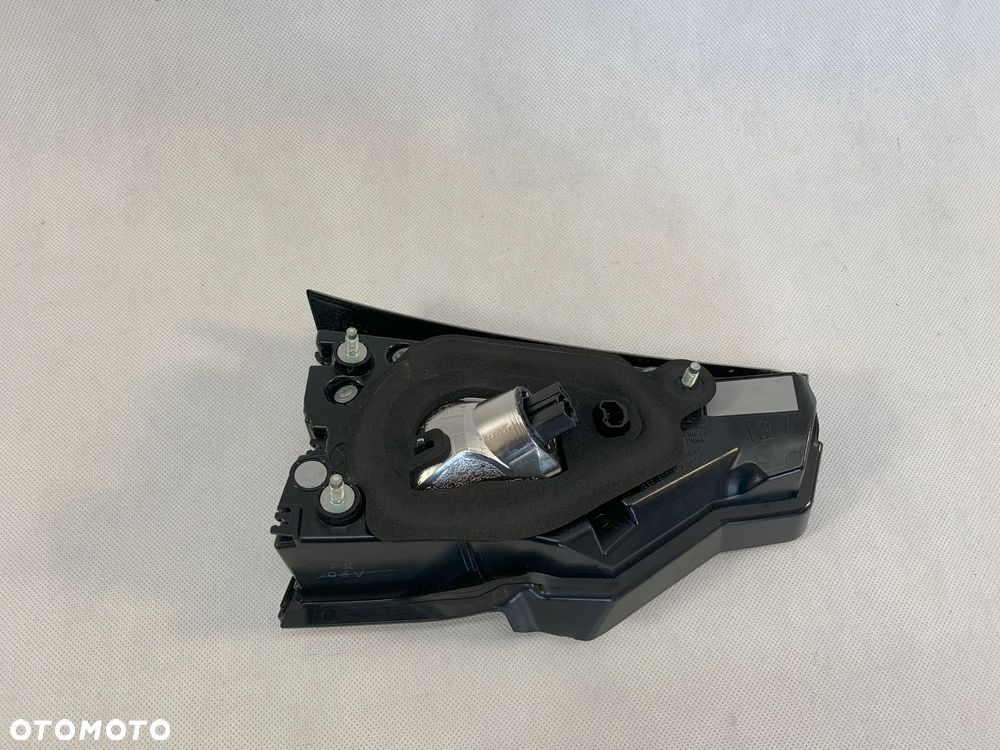 Mitsubishi Eclipse Cross FL 21r Lampa prawa tyl tylna Lift 2021 - 2