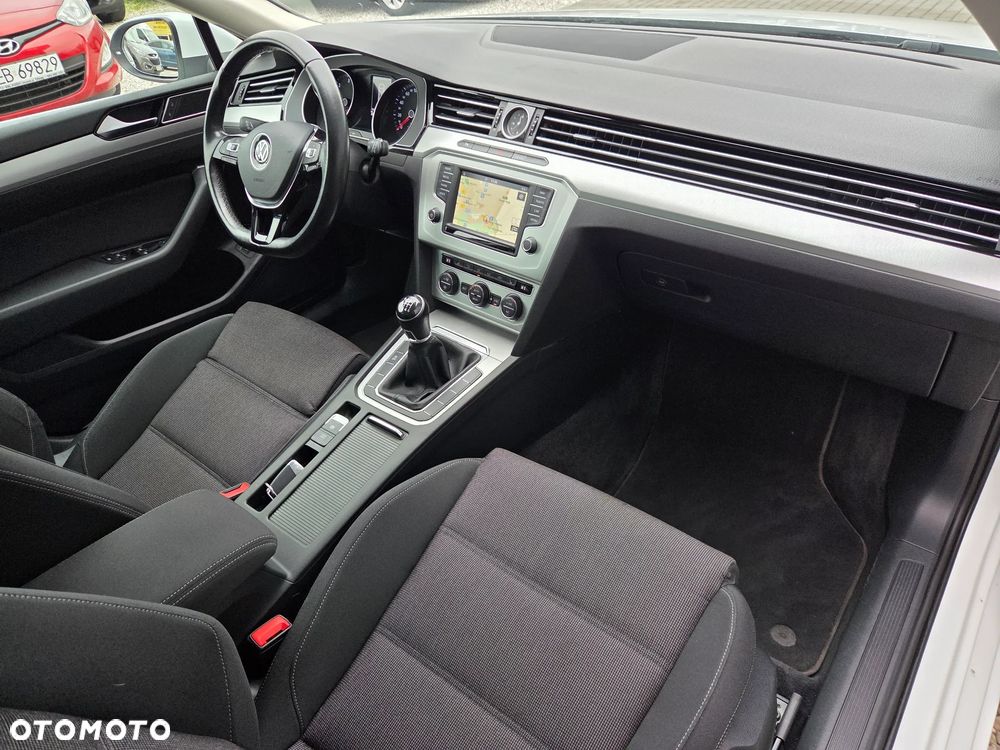 Volkswagen Passat 2.0 TDI (BlueMotion Technology) Comfortline - 14