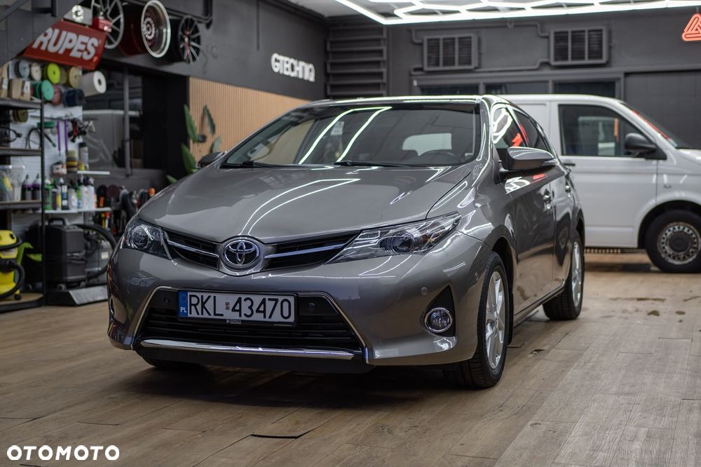 Toyota Auris 1.6 Premium + - 4