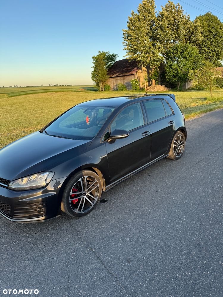 Volkswagen Golf - 2