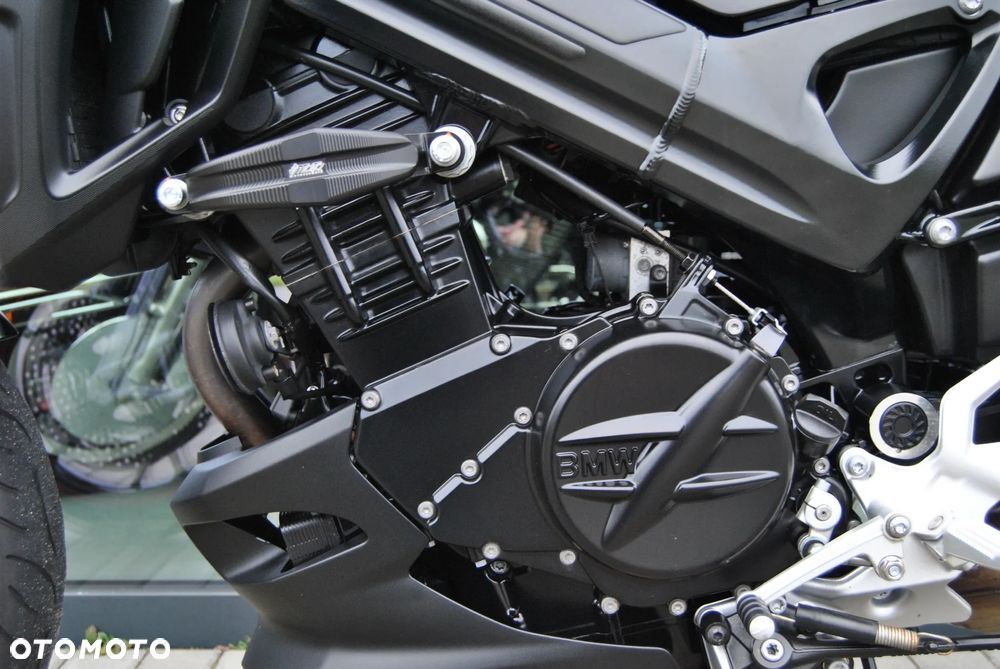 BMW F - 10