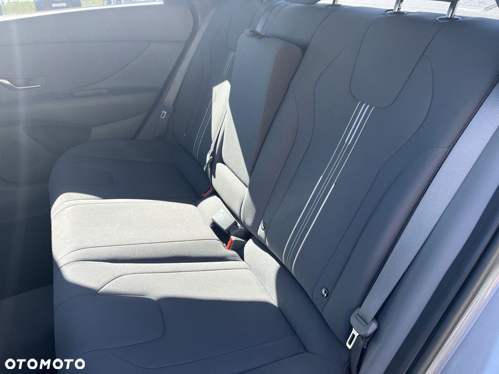 Hyundai Elantra - 17