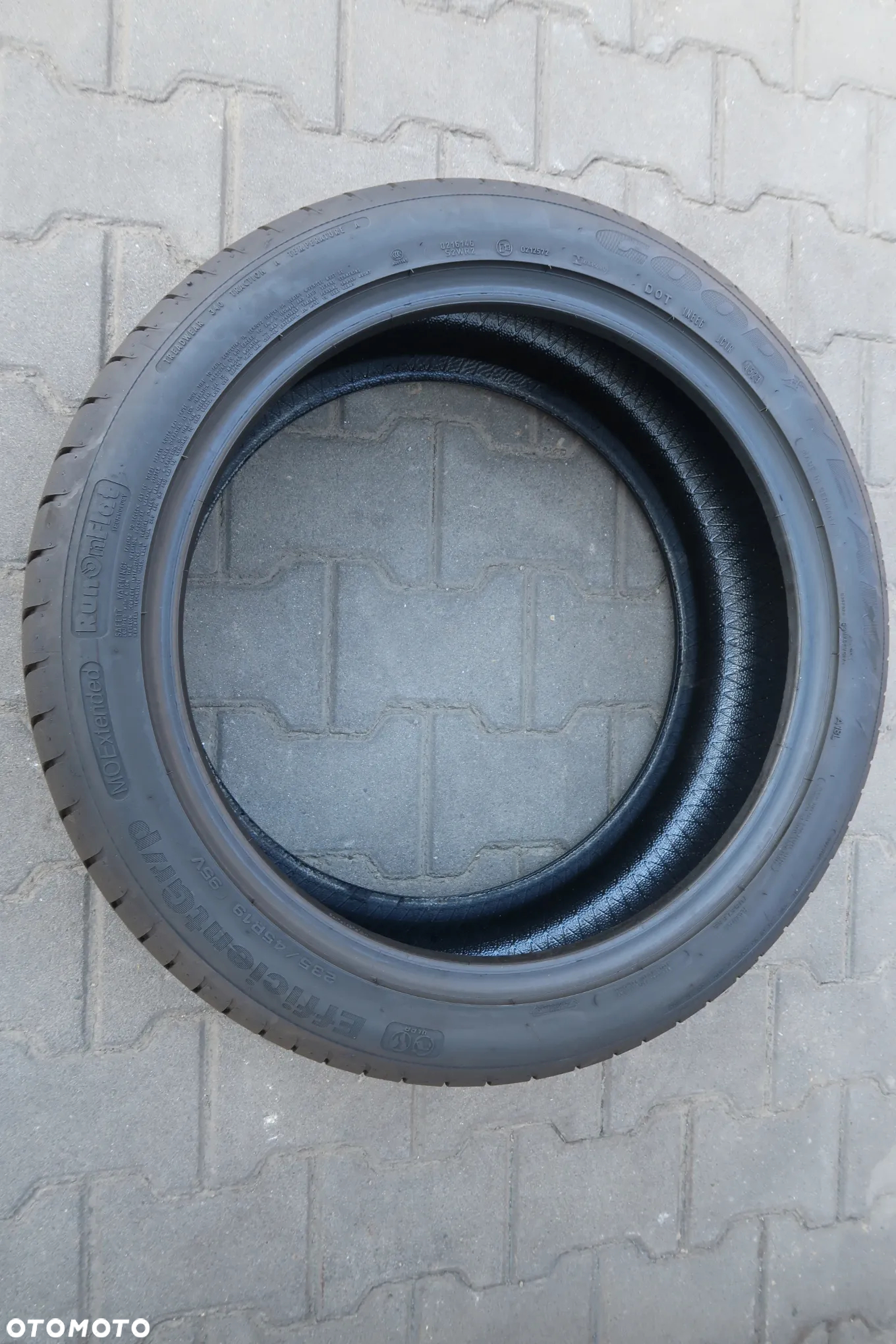 Goodyear 235/45r19 - 3