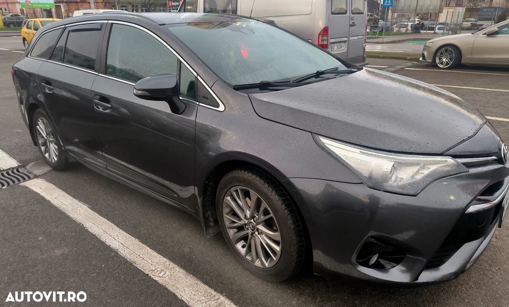 Toyota Avensis 2.0 D-4D Executive Terracotta - 2