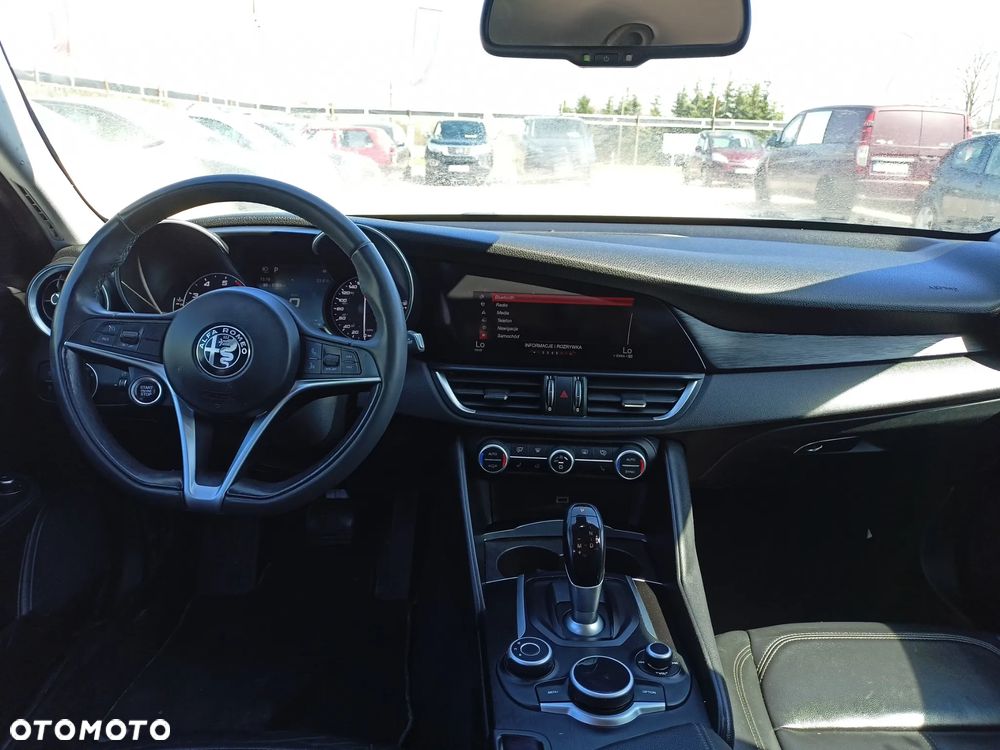 Alfa Romeo Giulia - 11