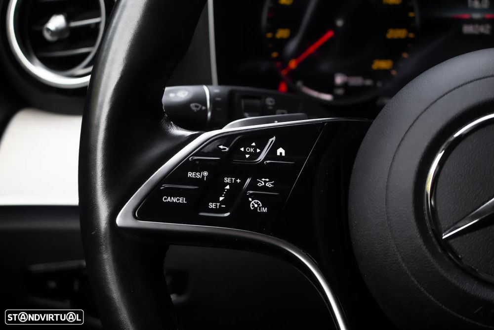 Mercedes-Benz E 300 de Avantgarde 4Matic - 14