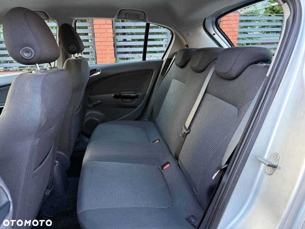 Opel Corsa 1.2 16V Essentia - 17