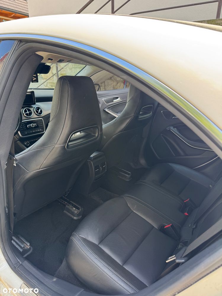 Mercedes-Benz CLA 250 4-Matic - 11