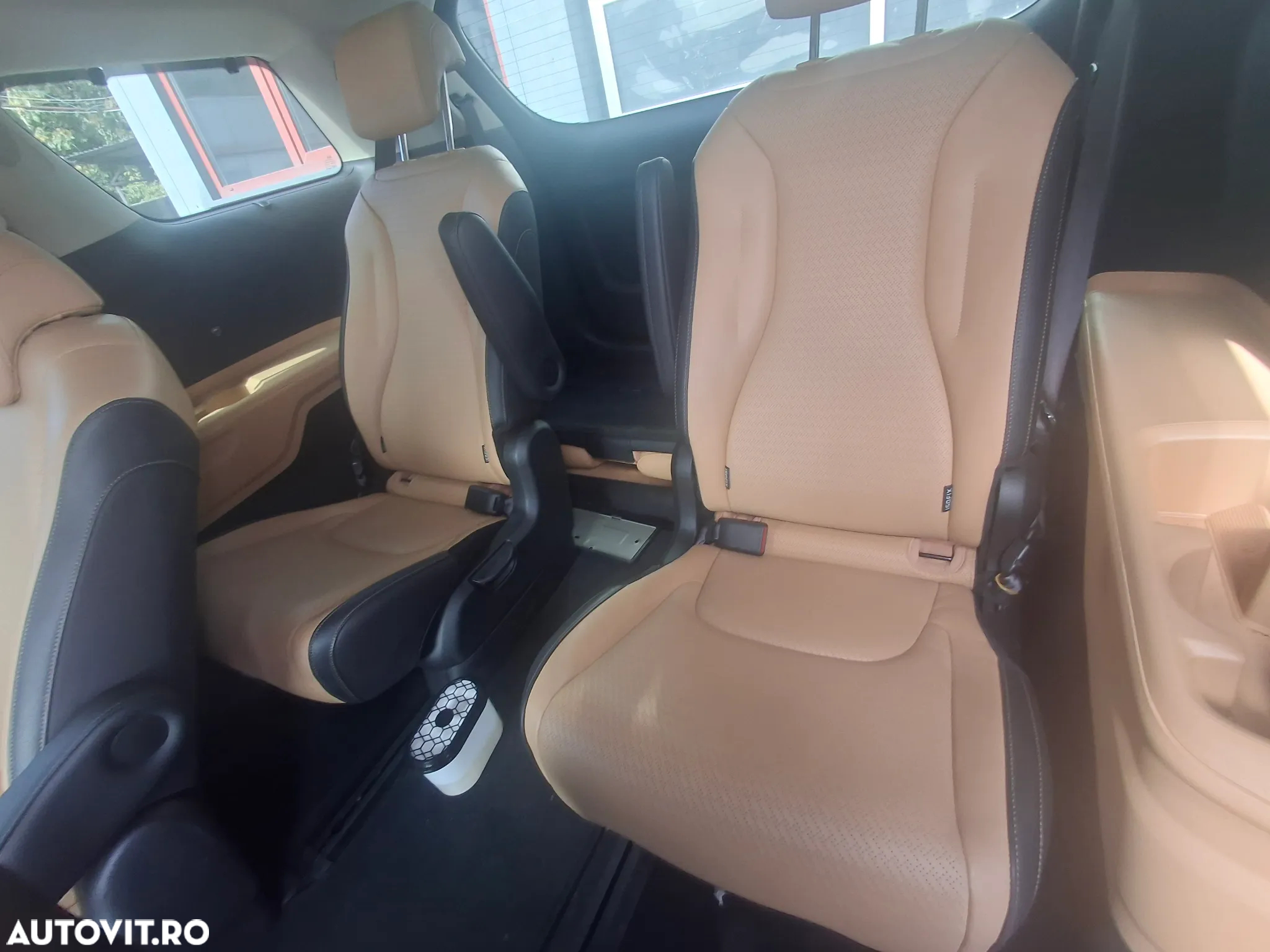 Kia Carnival - 14