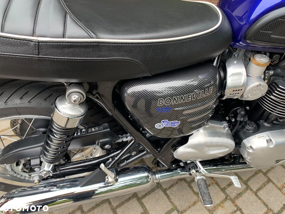 Triumph Bonneville - 7