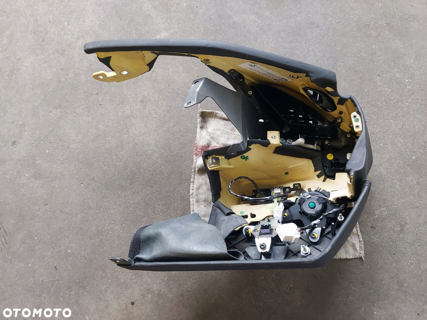 OSŁONA LICZNIKA DESKI FERRARI 488 GTB LEWA 87438700 - 8