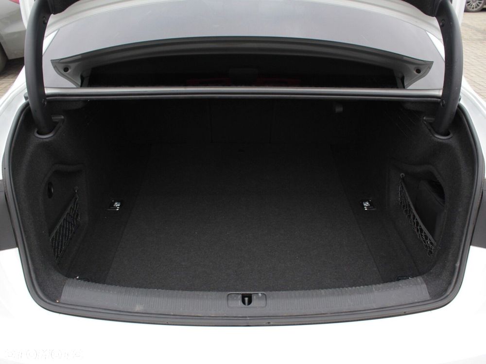 Audi A4 Limousine - 13