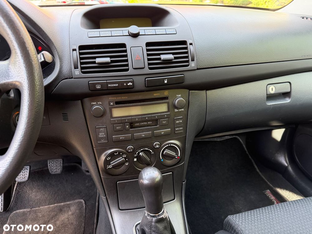 Toyota Avensis - 33