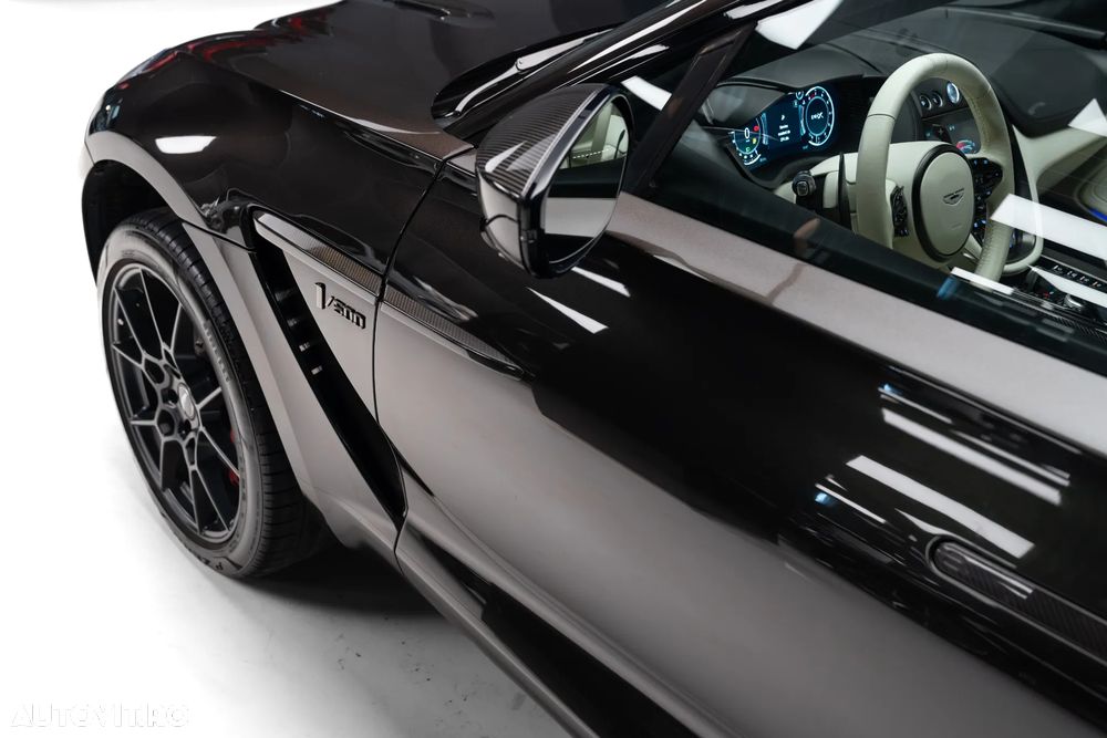 Aston Martin DBX - 12