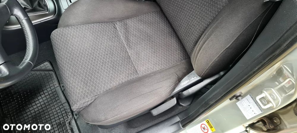 Toyota Avensis 1.8 VVT-i Executive - 19