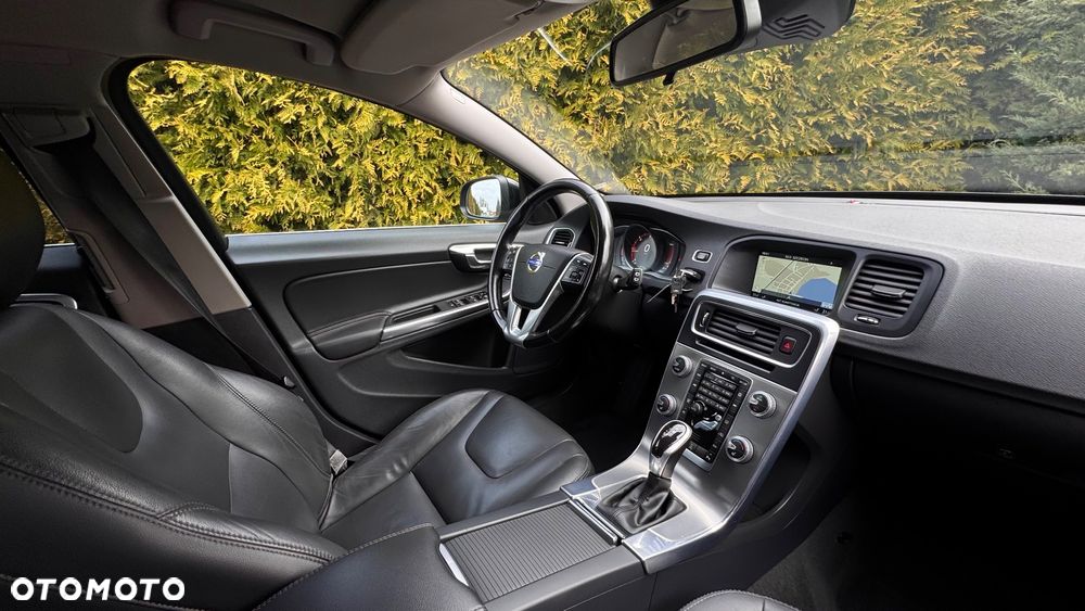 Volvo V60 D4 Geartronic Momentum - 31