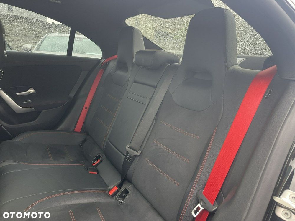 Mercedes-Benz CLA - 12