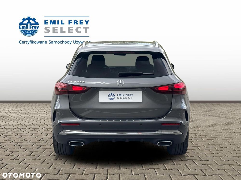 Mercedes-Benz GLA - 4